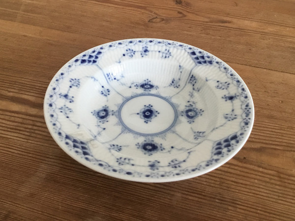 Halbspitze / Half Lace: Dessert-Teller, tief