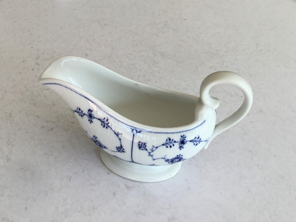 Musselmalet / Blue Fluted: Sauciere, ovale Form mit Henkel