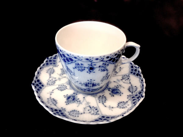 Vollspitze / Full Lace: Kaffeetasse mit Untertasse