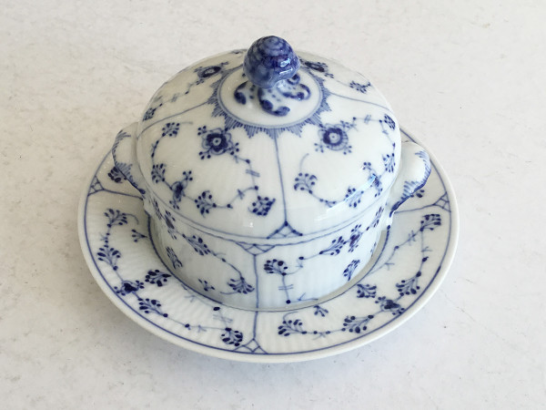 Musselmalet / Blue Fluted: Butterdose mit Untersatz