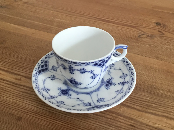 Halbspitze / Half Lace: Kaffeetasse, klein mit Untertasse