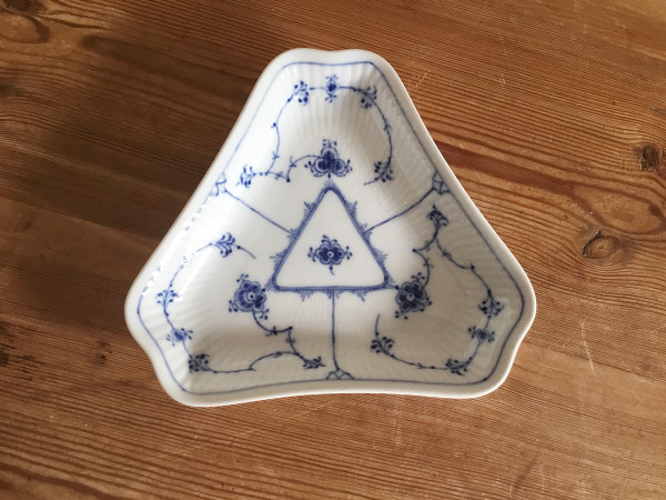 Musselmalet / Blue Fluted: Schale, dreieckig