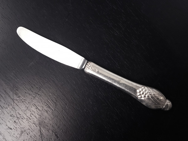 NO. 6 / WEINTRAUBE (Evald Nielsen): Menümesser, langer Griff