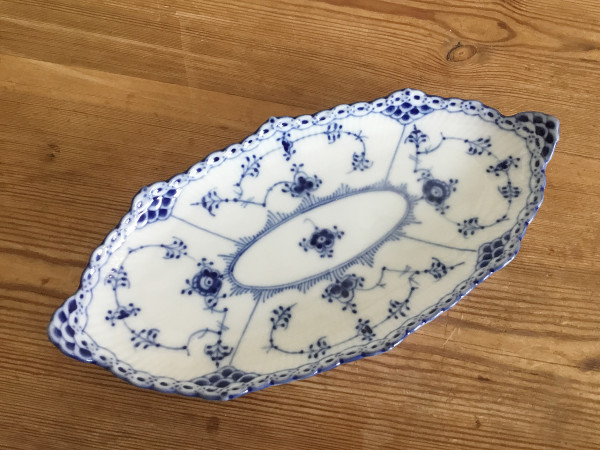Halbspitze / Half Lace: Beilagenschale, flach
