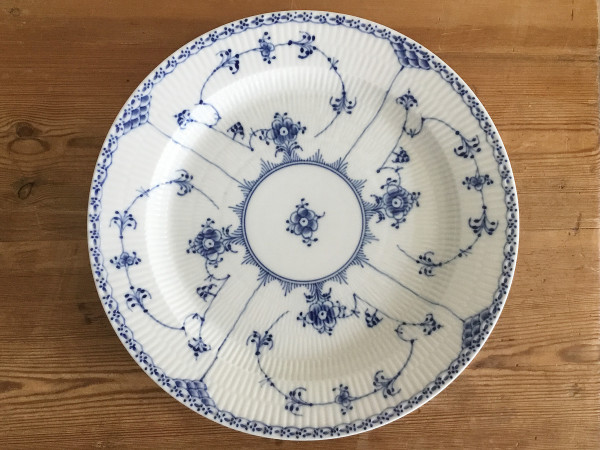 Halbspitze / Half Lace: Runde Servierplatte