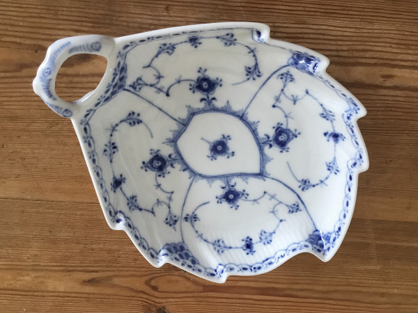 Halbspitze / Half Lace: Beilagenschale, Blattform