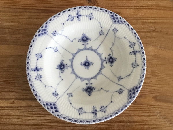 Halbspitze / Half Lace: Suppenteller, medium