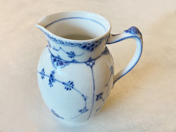 Halbspitze / Half Lace: Milchkrug, groß