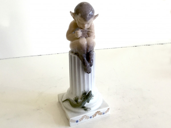 Royal Copenhagen Figur "Faun auf Säule"