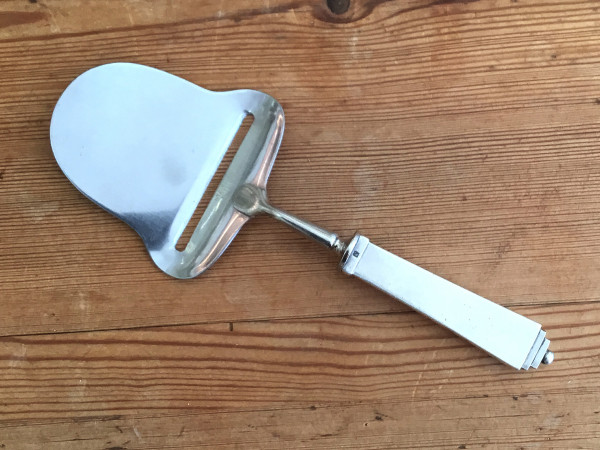 PYRAMIDE (Georg Jensen): Käsehobel