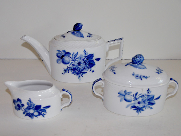 Blaue Blume: 3-teiliges Teeservice - Seltene Zylinderform!