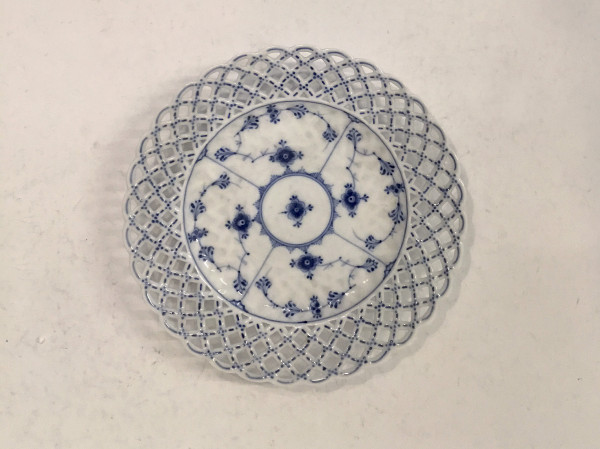 Vollspitze / Full Lace: Teller mit Korbrand, 21 cm