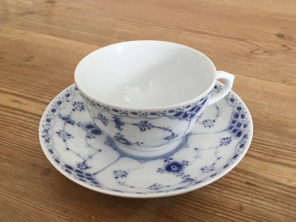 Halbspitze / Half Lace: Teetasse, klein mit Untertasse