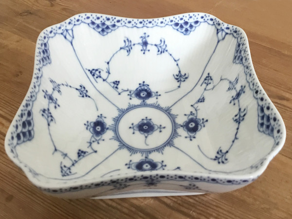 Halbspitze / Half Lace: Eckige Schüssel