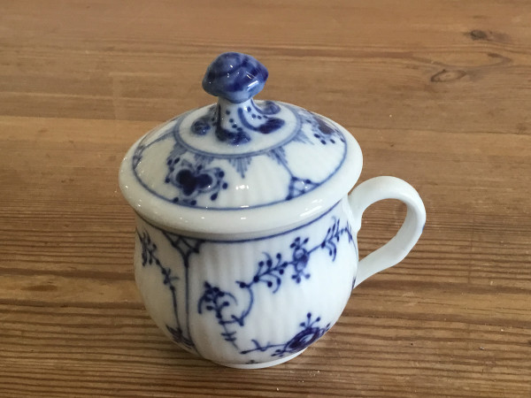Musselmalet / Blue Fluted: Café Crème Tasse mit Deckel