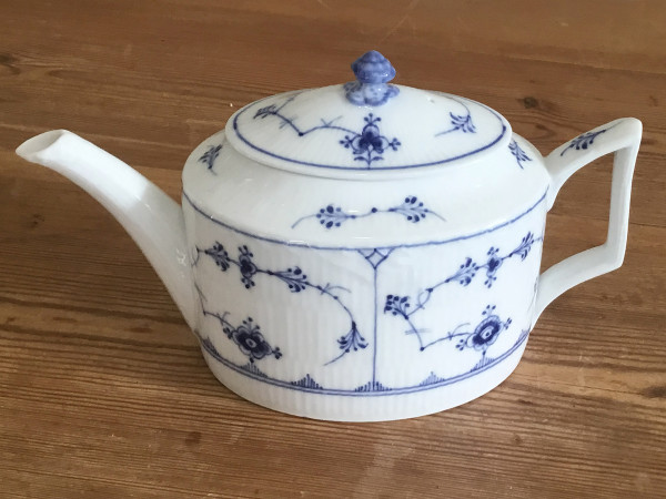 Musselmalet / Blue Fluted: Teekanne,seltene ovale Zylinderform, Einzelstück!