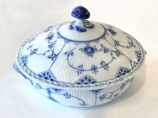 Halbspitze / Half Lace: Runde Schüssel mit Deckel