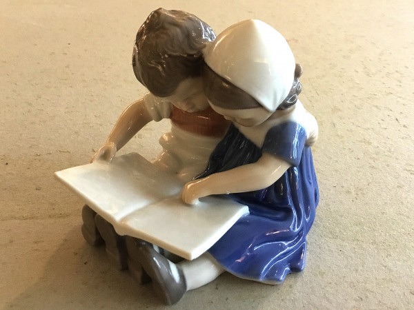 Bing & Grøndahl Figur "Lesende Kinder"