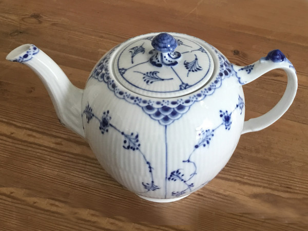 Halbspitze / Half Lace: Teekanne, groß
